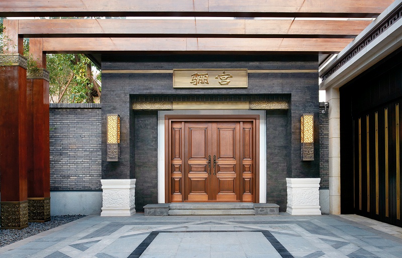 愛(ài)唯銅門(mén)